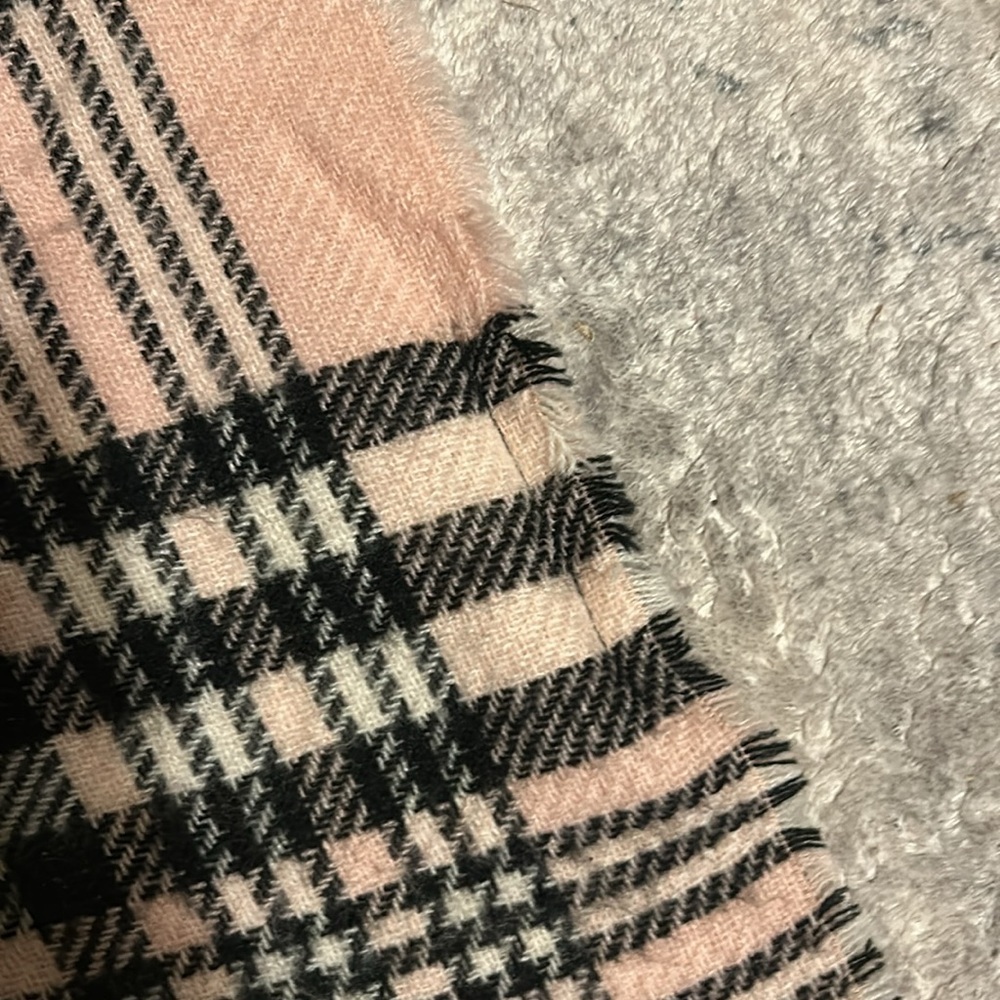 Juicy Couture Pashmina - Picture 5 of 6